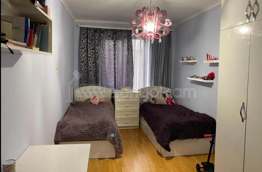 3 Սենյականոց Բնակարան Քարե Շենքում, 72քմ, 4/4 հարկ, Կապիտալ Վերանորոգված