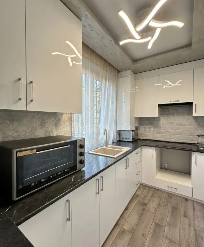 2 Սենյականոց Բնակարան Քարե Շենքում, 60քմ, 2/5 հարկ, Դիզայներական Վերանորոգված, Կահավորված, Արևկող