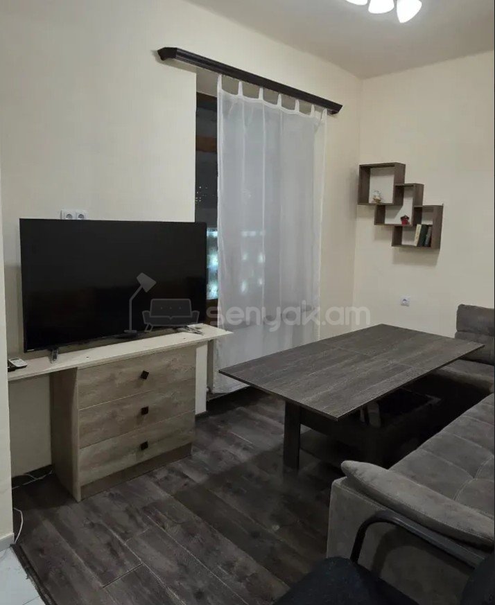 2 Սենյականոց Բնակարան Քարե Շենքում, 40քմ, 5/5 հարկ, Կապիտալ Վերանորոգված, Կահավորված, Արևկող