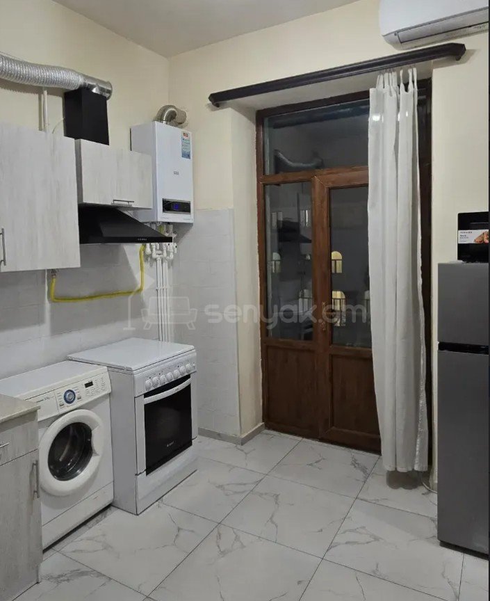 2 Սենյականոց Բնակարան Քարե Շենքում, 40քմ, 5/5 հարկ, Կապիտալ Վերանորոգված, Կահավորված, Արևկող