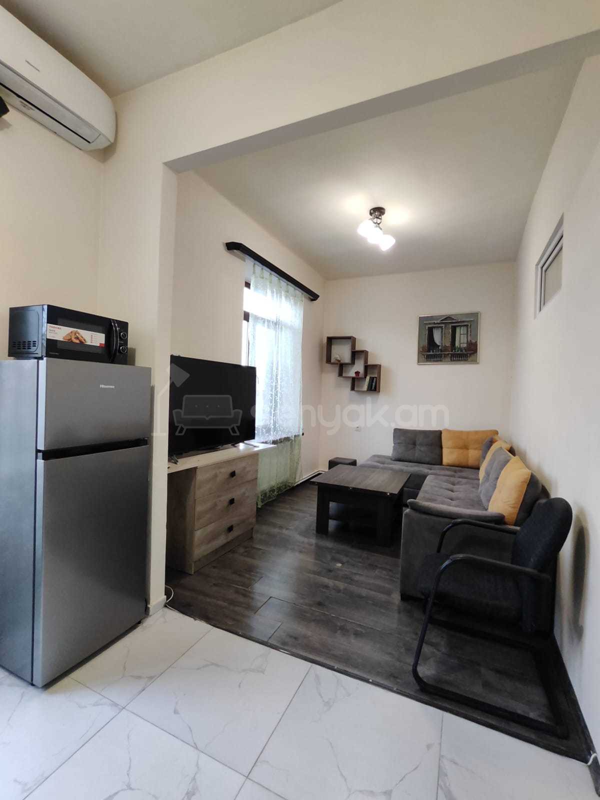 2 Սենյականոց Բնակարան Քարե Շենքում, 40քմ, 5/5 հարկ, Կապիտալ Վերանորոգված, Կահավորված, Արևկող