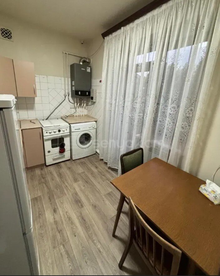 2 Սենյականոց Բնակարան Քարե Շենքում, 60քմ, 4/5 հարկ, Նորմալ Վիճակում, Կահավորված, Արևկող