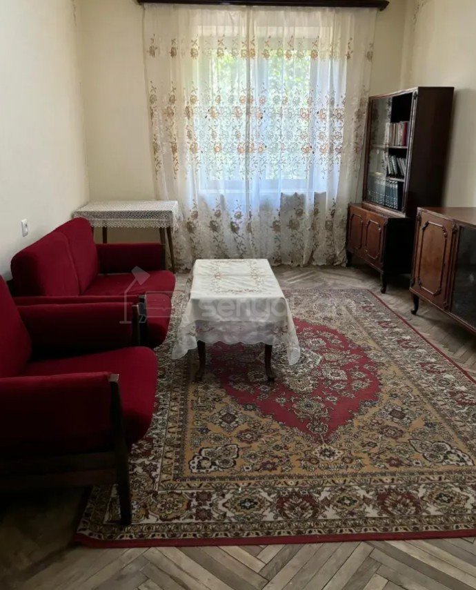 2 Սենյականոց Բնակարան Քարե Շենքում, 60քմ, 4/5 հարկ, Նորմալ Վիճակում, Կահավորված, Արևկող