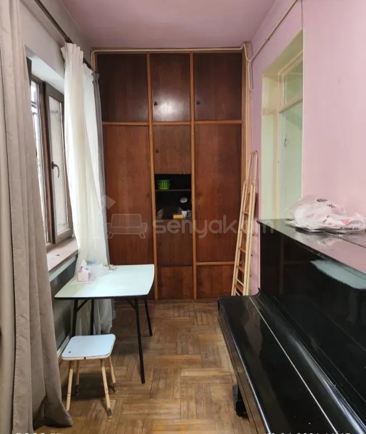 3 Սենյականոց Բնակարան Քարե Շենքում, 70քմ, 2/4 հարկ, Նորմալ Վիճակում