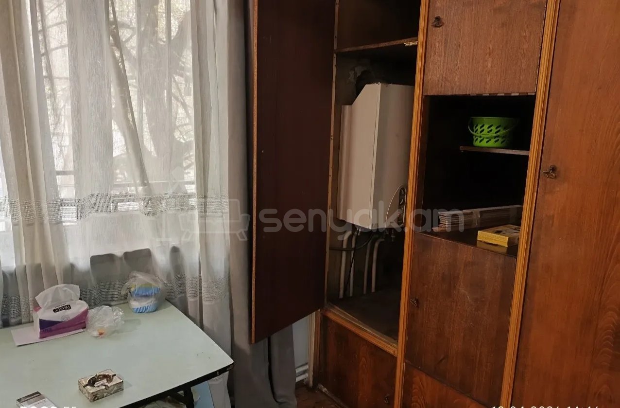 3 Սենյականոց Բնակարան Քարե Շենքում, 70քմ, 2/4 հարկ, Նորմալ Վիճակում