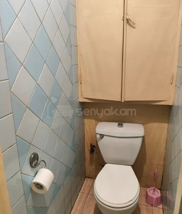 3 Սենյականոց Բնակարան Քարե Շենքում, 70քմ, 2/4 հարկ, Նորմալ Վիճակում