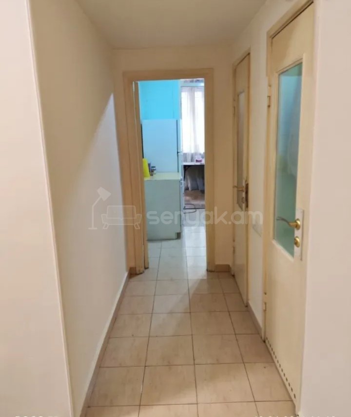 3 Սենյականոց Բնակարան Քարե Շենքում, 70քմ, 2/4 հարկ, Նորմալ Վիճակում