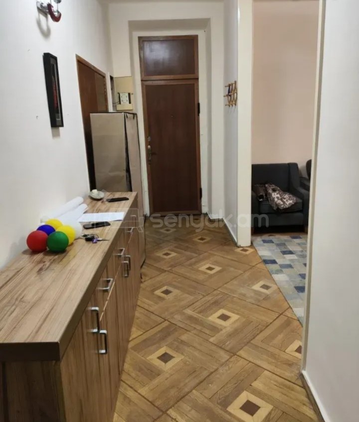 3 Սենյականոց Բնակարան Քարե Շենքում, 70քմ, 2/4 հարկ, Նորմալ Վիճակում