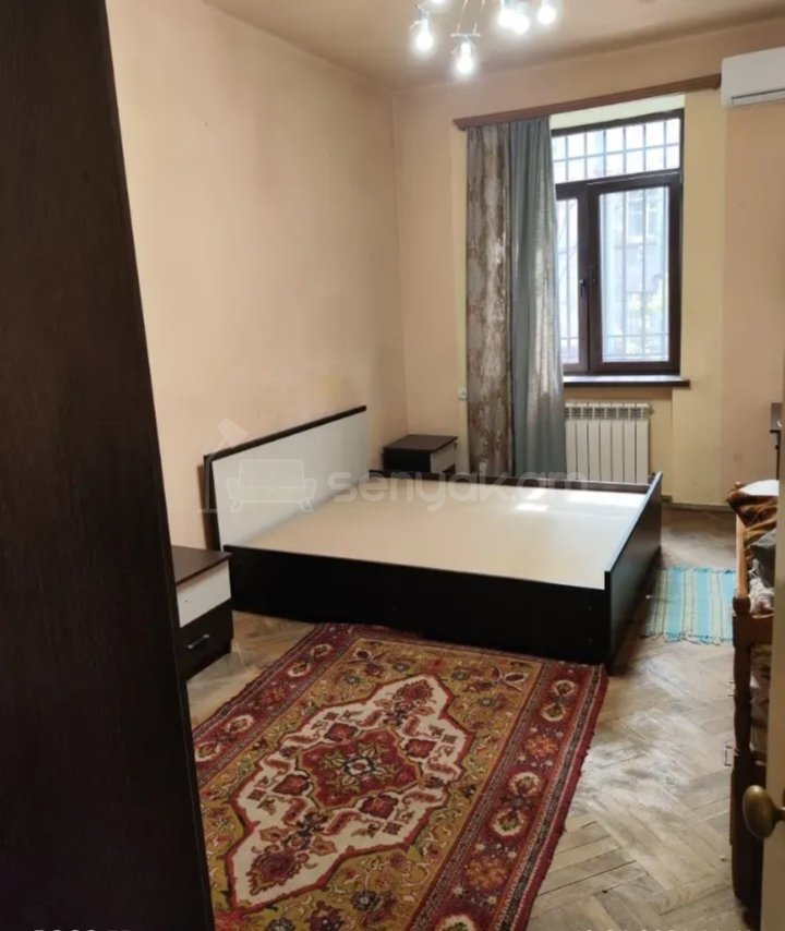 3 Սենյականոց Բնակարան Քարե Շենքում, 70քմ, 2/4 հարկ, Նորմալ Վիճակում