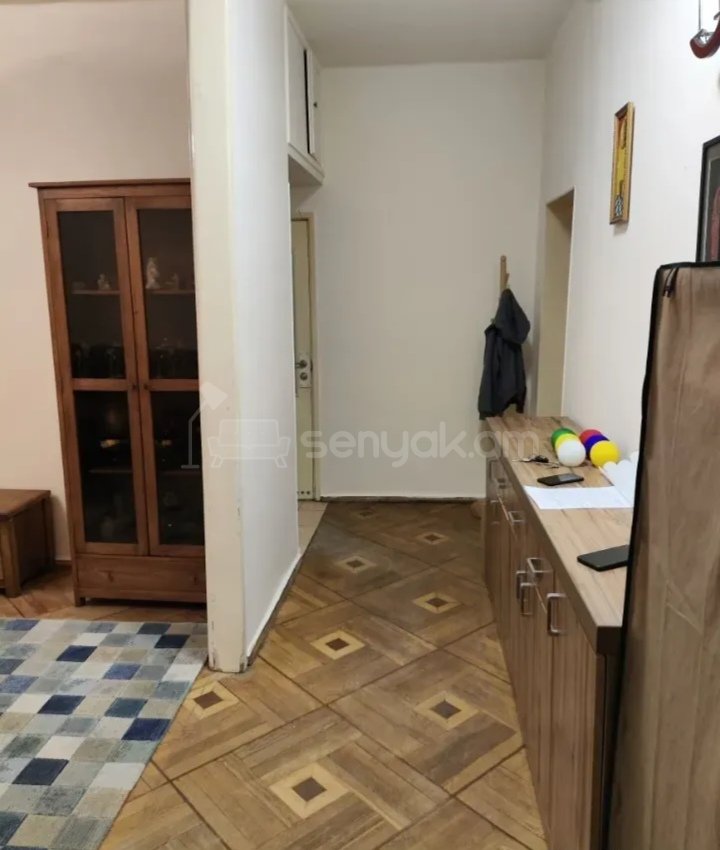 3 Սենյականոց Բնակարան Քարե Շենքում, 70քմ, 2/4 հարկ, Նորմալ Վիճակում