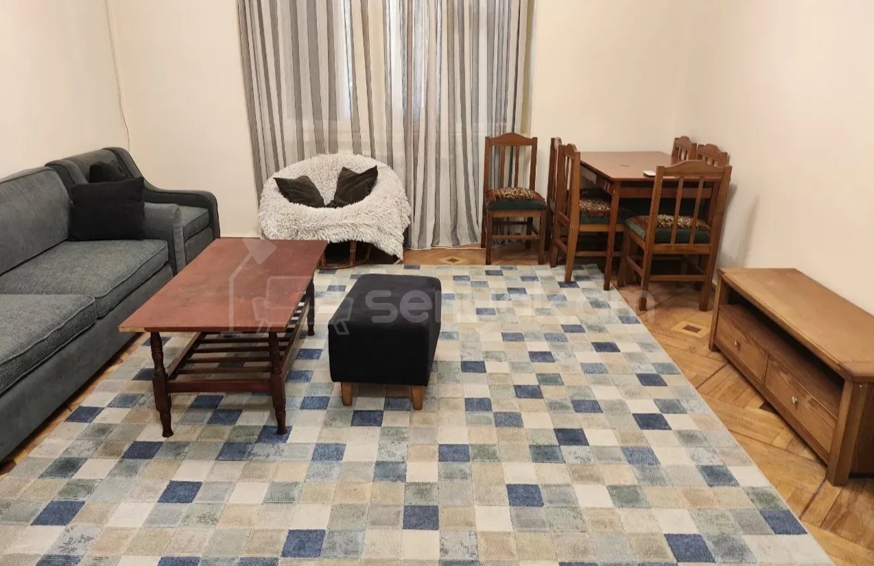 3 Սենյականոց Բնակարան Քարե Շենքում, 70քմ, 2/4 հարկ, Նորմալ Վիճակում