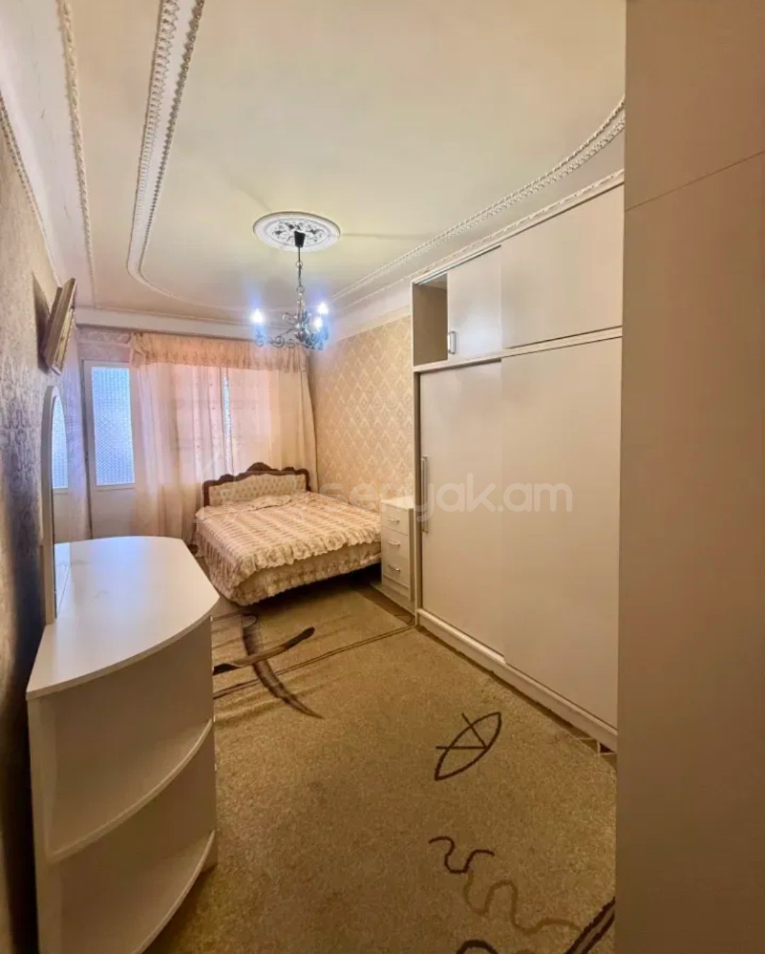 3 Սենյականոց Բնակարան Քարե Շենքում, 87քմ, 3/5 հարկ, Նորմալ Վիճակում, Կահավորված, Արևկող