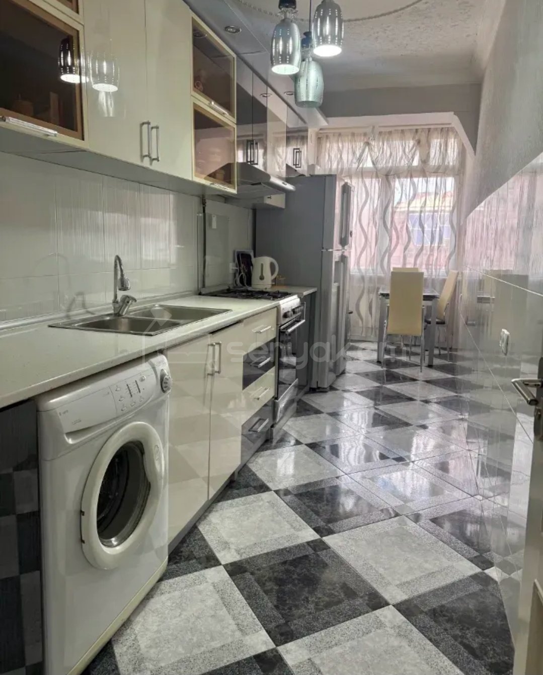 3 Սենյականոց Բնակարան Քարե Շենքում, 87քմ, 3/5 հարկ, Նորմալ Վիճակում, Կահավորված, Արևկող