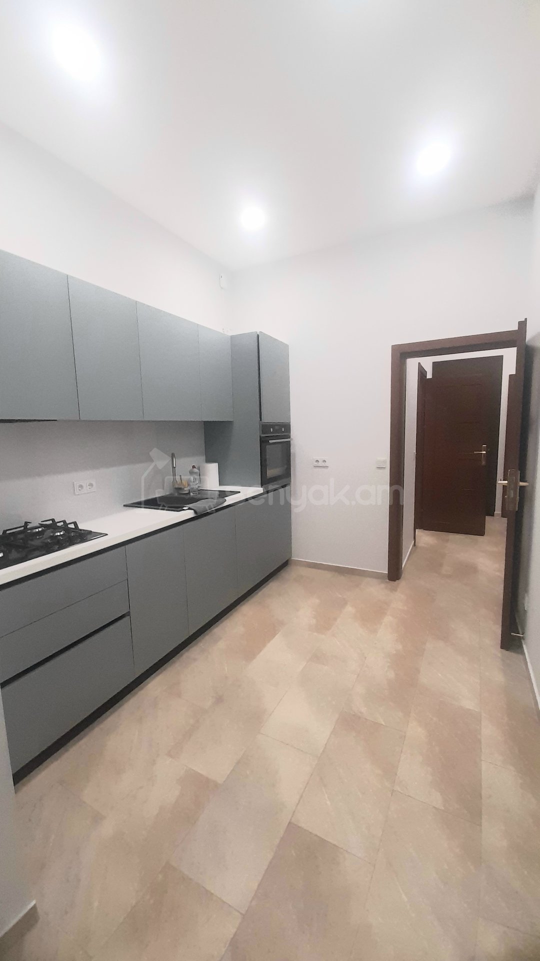 2 Սենյականոց Բնակարան Քարե Շենքում, 75քմ, 4/5 հարկ, Կապիտալ Վերանորոգված, Կահավորված, Արևկող