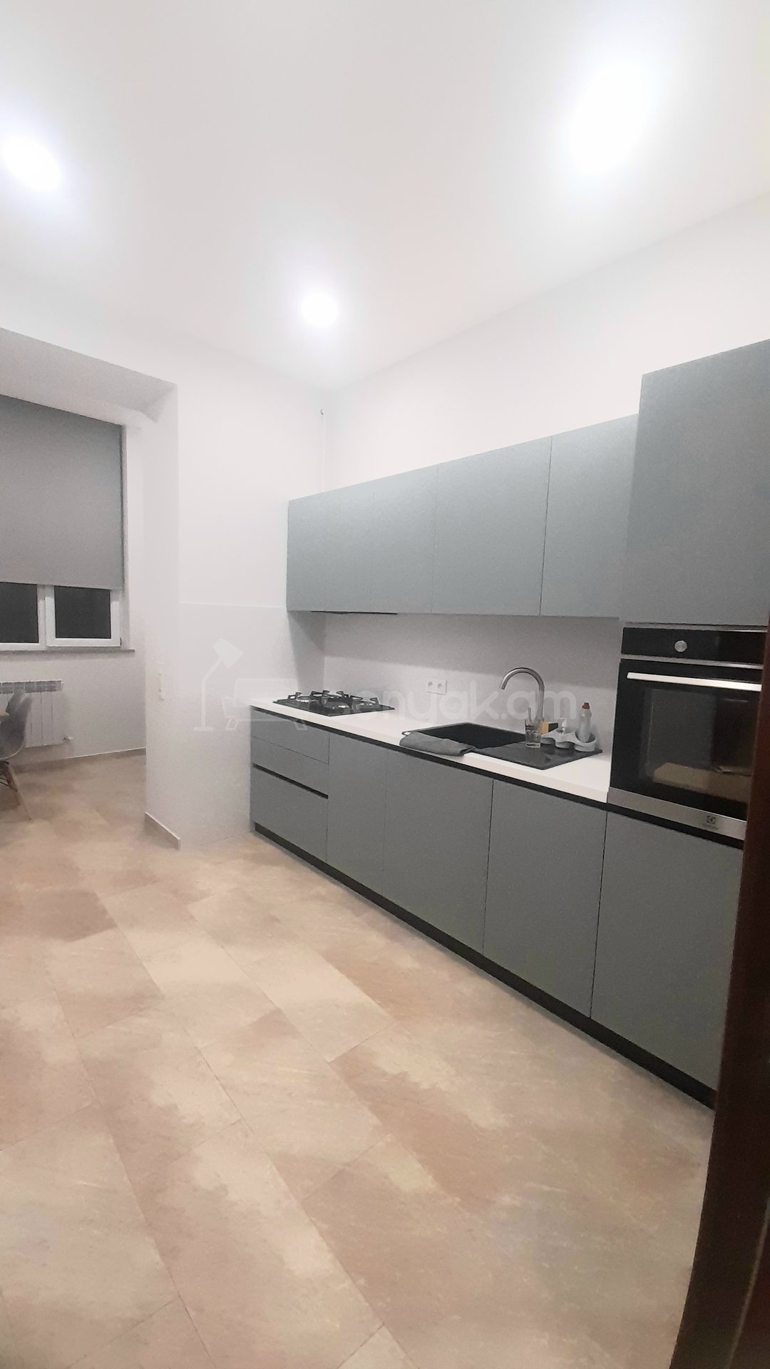 2 Սենյականոց Բնակարան Քարե Շենքում, 75քմ, 4/5 հարկ, Կապիտալ Վերանորոգված, Կահավորված, Արևկող