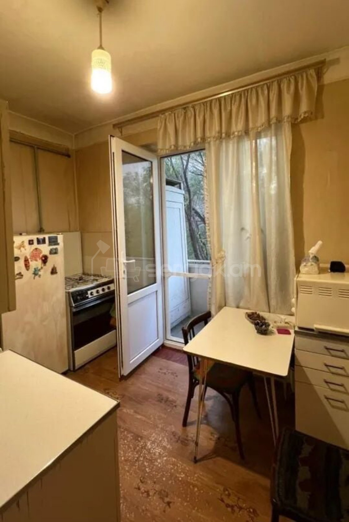 2 Սենյականոց Բնակարան Քարե Շենքում, 65քմ, 3/5 հարկ, Նորմալ Վիճակում, Կահավորված