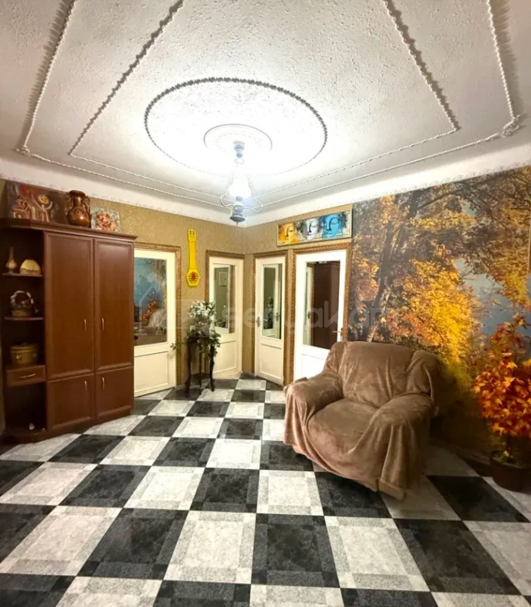 3 Սենյականոց Բնակարան Քարե Շենքում, 87քմ, 3/5 հարկ, Նորմալ Վիճակում, Կահավորված, Արևկող