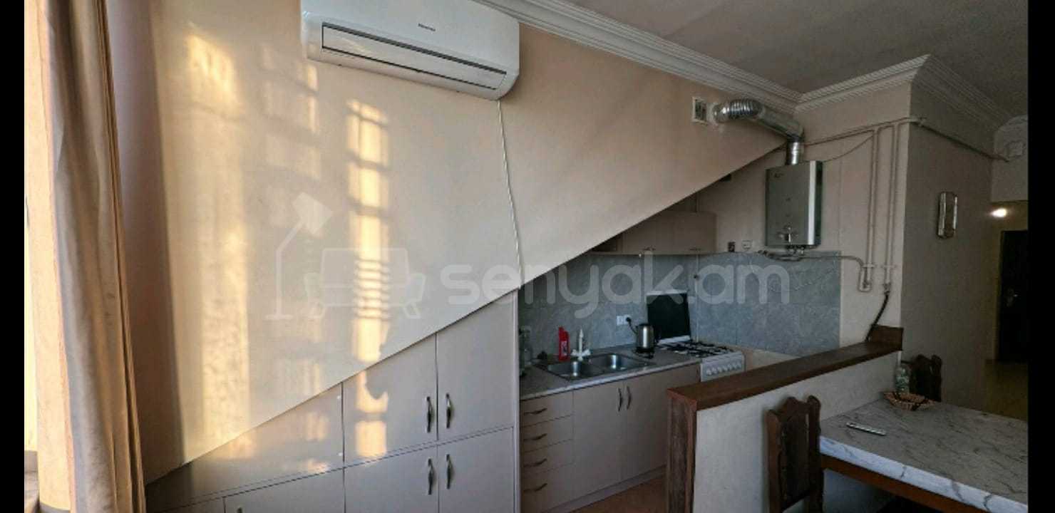 2 Սենյականոց Բնակարան Քարե Շենքում, 65քմ, 4/4 հարկ, Նորմալ Վիճակում, Կահավորված