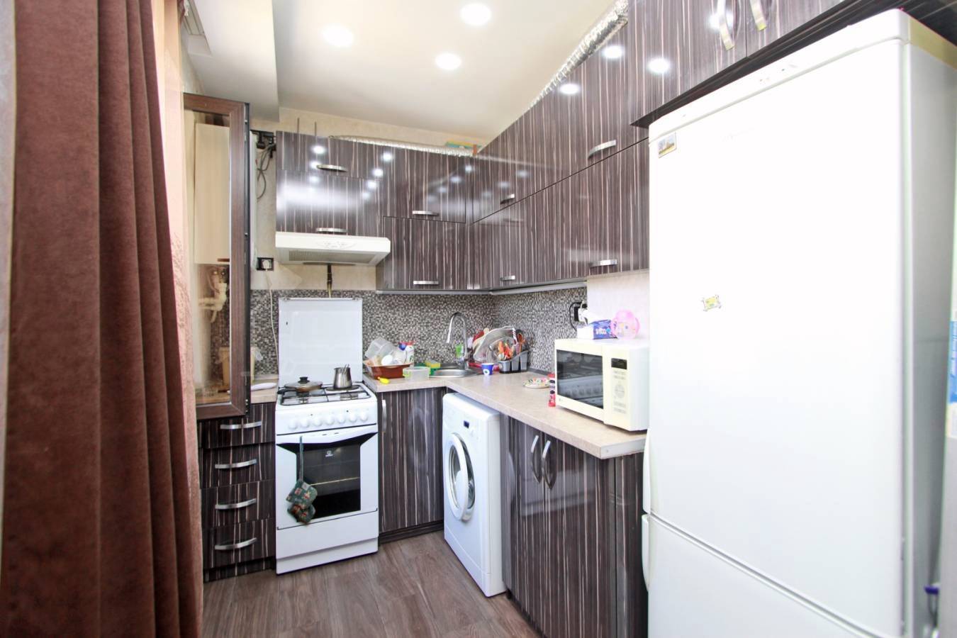 1 Սենյականոց Բնակարան Քարե Շենքում, 45քմ, 3/5 հարկ, Դիզայներական Վերանորոգված