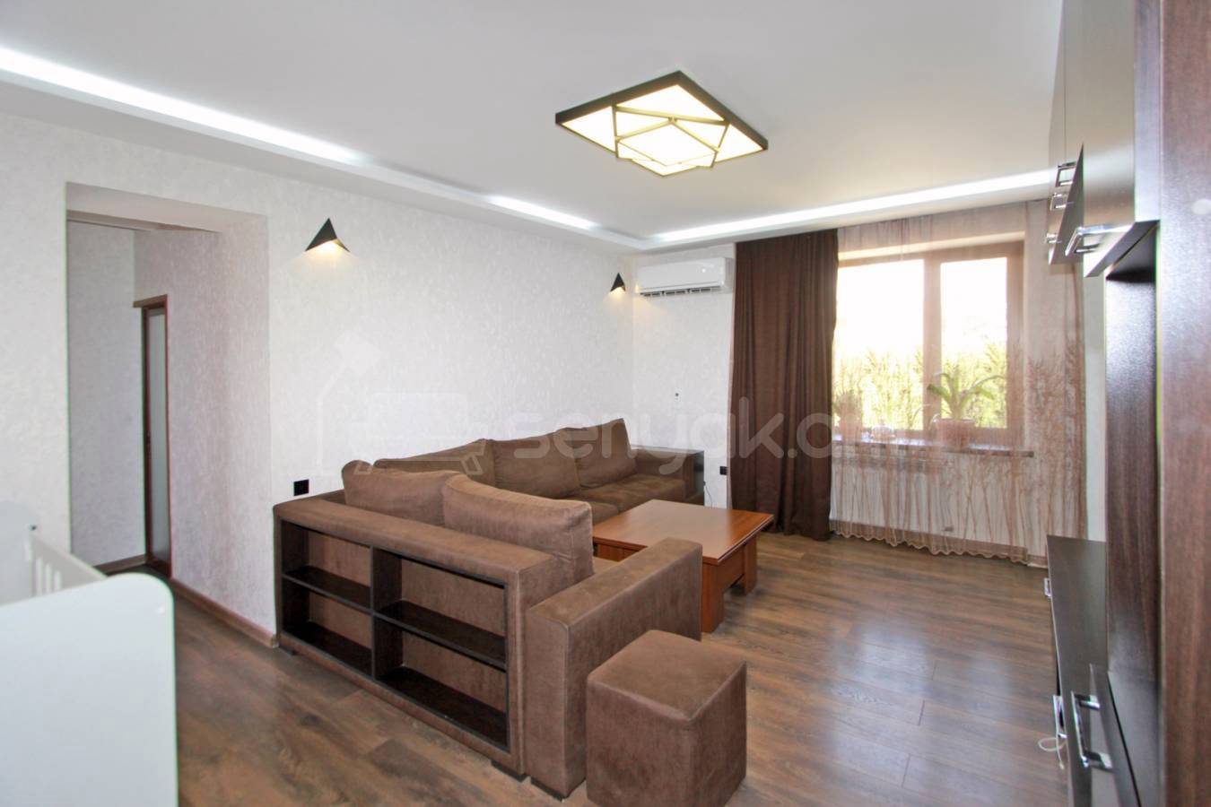 1 Սենյականոց Բնակարան Քարե Շենքում, 45քմ, 3/5 հարկ, Դիզայներական Վերանորոգված