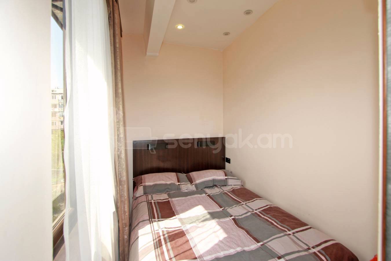 1 Սենյականոց Բնակարան Քարե Շենքում, 45քմ, 3/5 հարկ, Դիզայներական Վերանորոգված