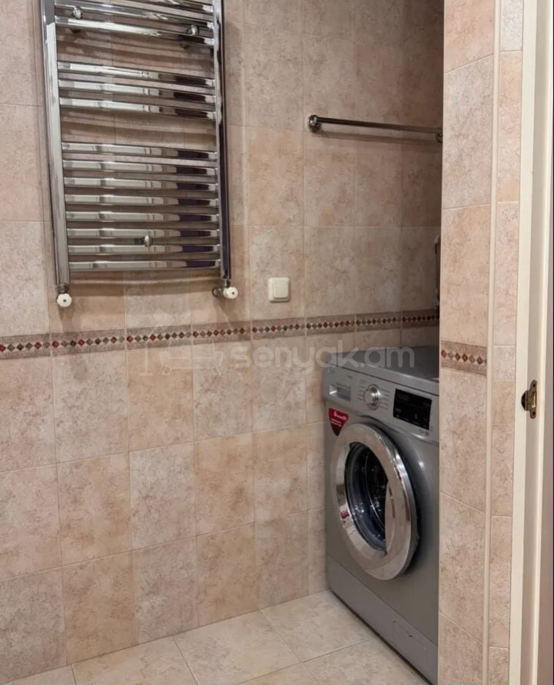 3 Սենյականոց Բնակարան Քարե Շենքում, 110քմ, 5/5 հարկ, Կապիտալ Վերանորոգված, Կահավորված