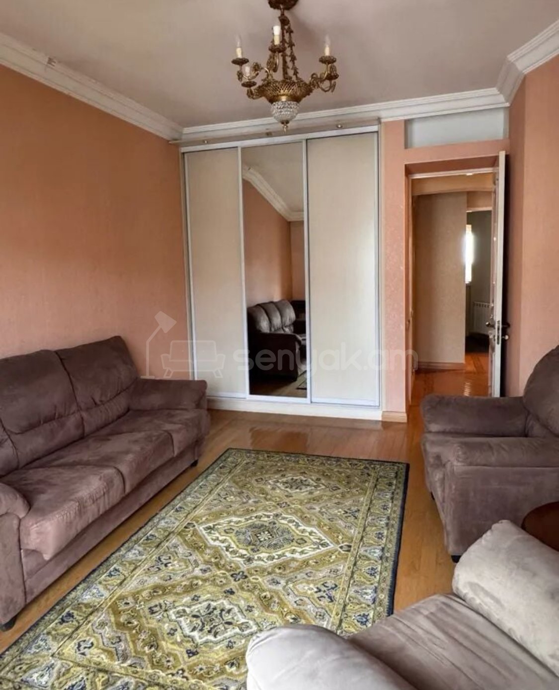 3 Սենյականոց Բնակարան Քարե Շենքում, 110քմ, 5/5 հարկ, Կապիտալ Վերանորոգված, Կահավորված