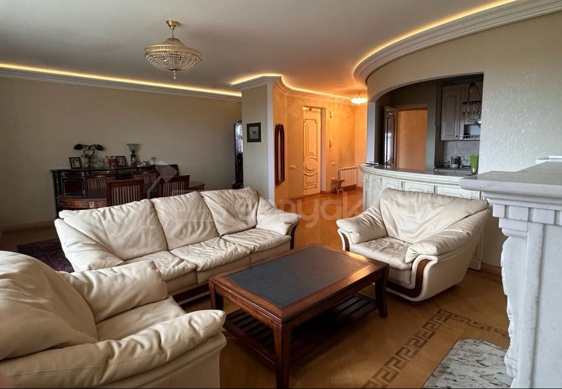 3 Սենյականոց Բնակարան Քարե Շենքում, 110քմ, 5/5 հարկ, Կապիտալ Վերանորոգված, Կահավորված