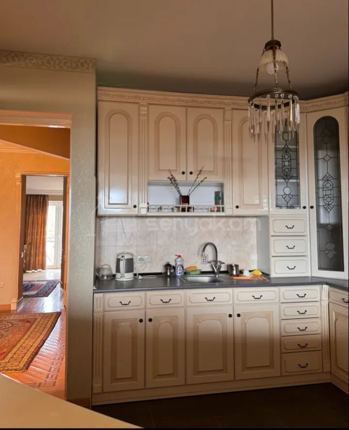 3 Սենյականոց Բնակարան Քարե Շենքում, 110քմ, 5/5 հարկ, Կապիտալ Վերանորոգված, Կահավորված