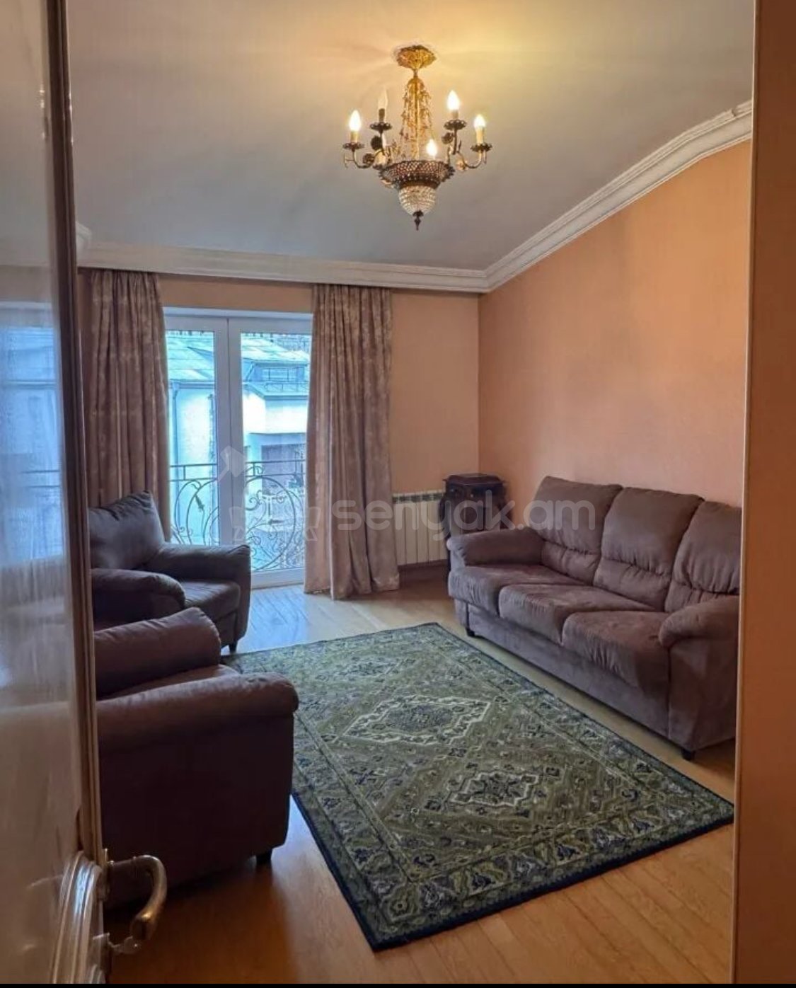 3 Սենյականոց Բնակարան Քարե Շենքում, 110քմ, 5/5 հարկ, Դիզայներական Վերանորոգված, Կահավորված