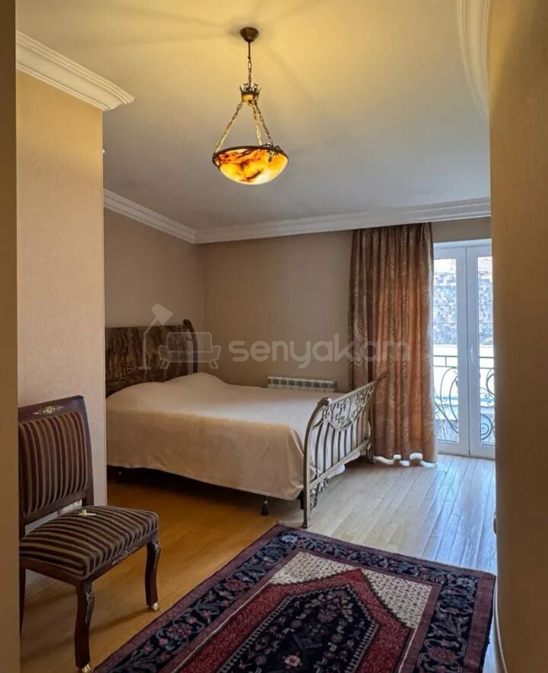 3 Սենյականոց Բնակարան Քարե Շենքում, 110քմ, 5/5 հարկ, Դիզայներական Վերանորոգված, Կահավորված