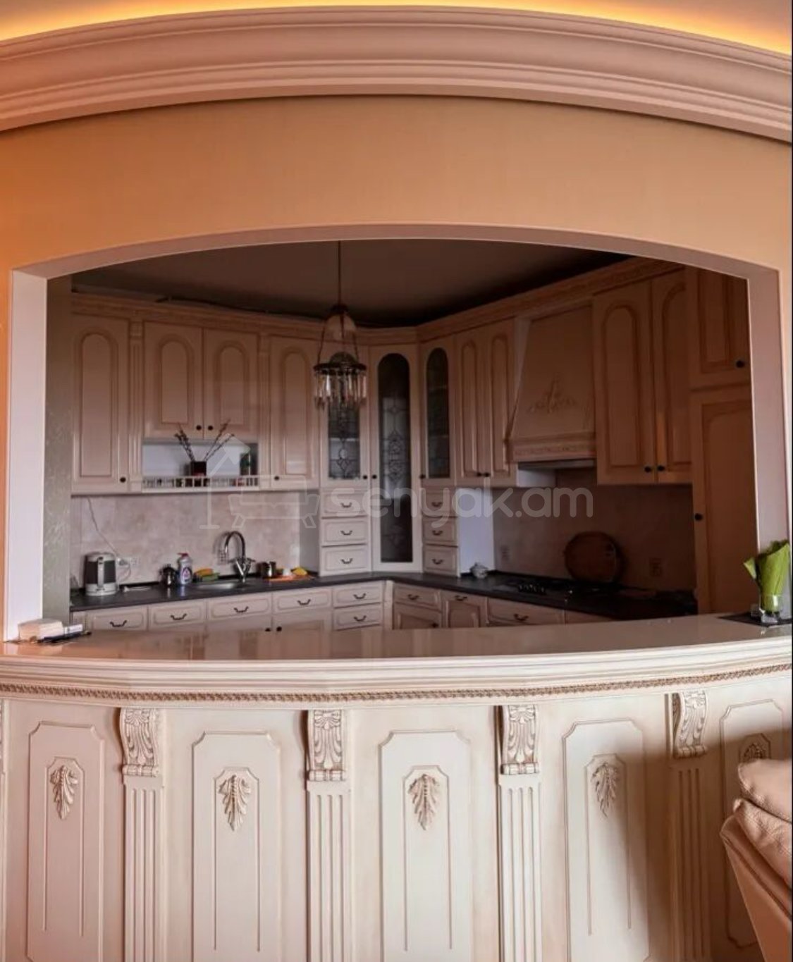 3 Սենյականոց Բնակարան Քարե Շենքում, 110քմ, 5/5 հարկ, Դիզայներական Վերանորոգված, Կահավորված