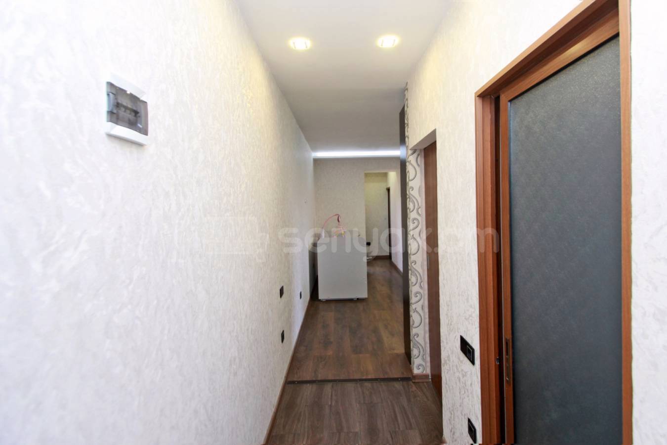 1 Սենյականոց Բնակարան Քարե Շենքում, 45քմ, 3/5 հարկ, Կապիտալ Վերանորոգված