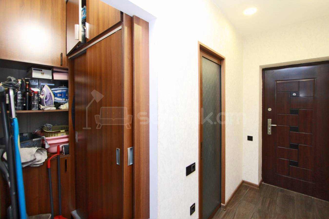 1 Սենյականոց Բնակարան Քարե Շենքում, 45քմ, 3/5 հարկ, Կապիտալ Վերանորոգված