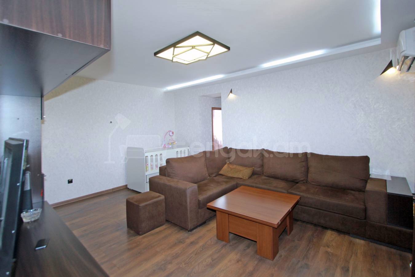 1 Սենյականոց Բնակարան Քարե Շենքում, 45քմ, 3/5 հարկ, Կապիտալ Վերանորոգված