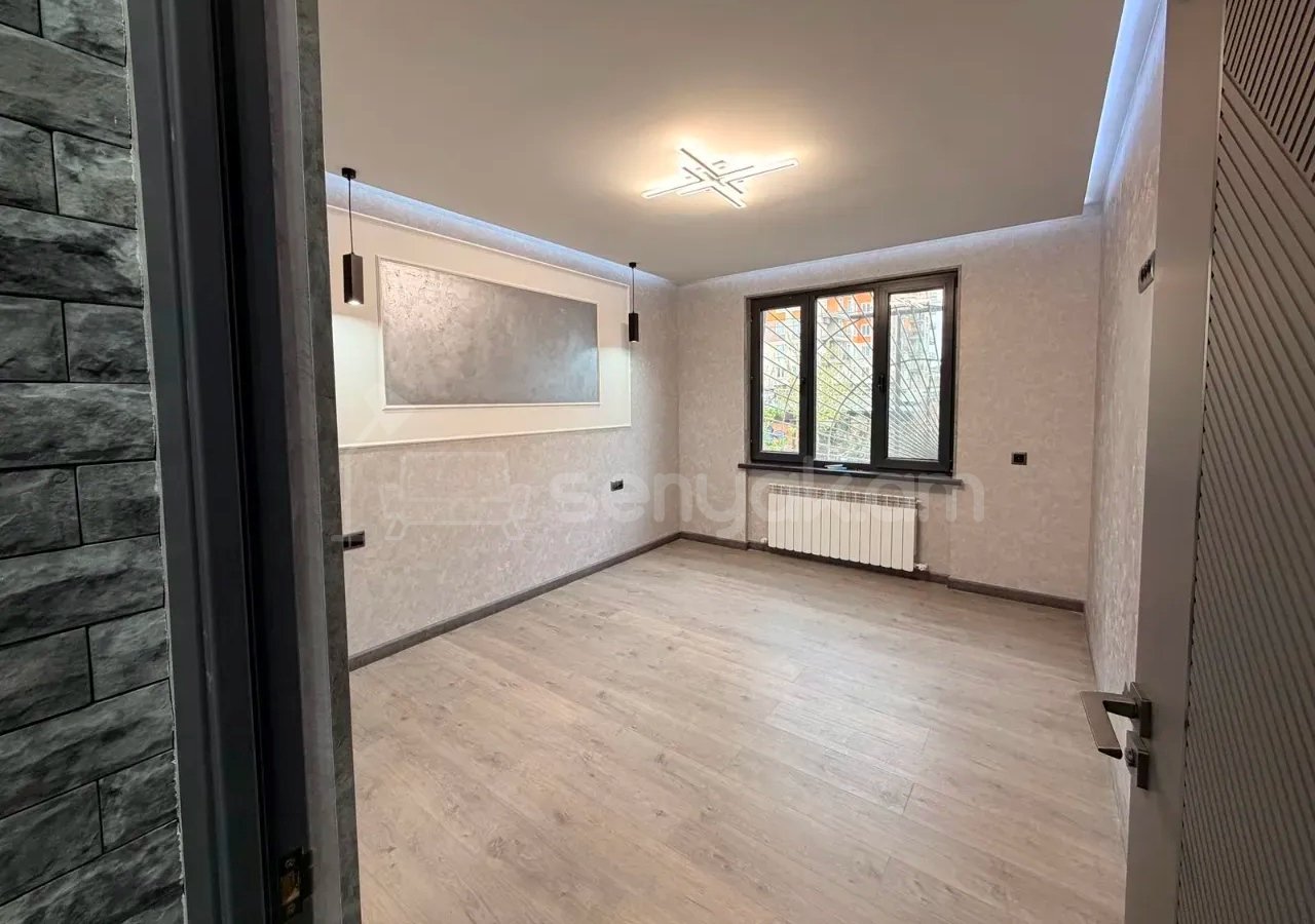 3 Սենյականոց Բնակարան Քարե Շենքում, 74քմ, 1/5 հարկ, Կապիտալ Վերանորոգված