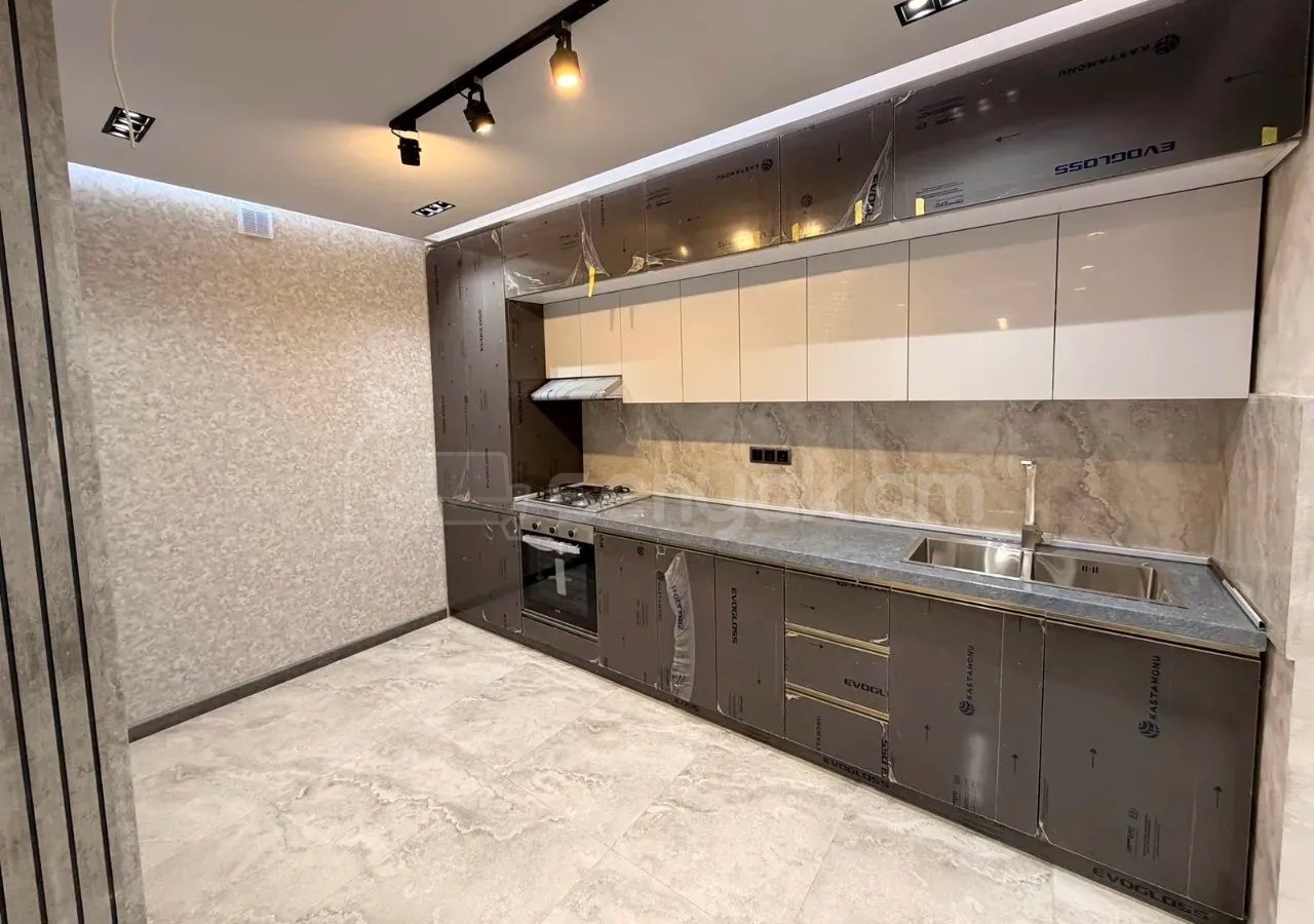 3 Սենյականոց Բնակարան Քարե Շենքում, 74քմ, 1/5 հարկ, Կապիտալ Վերանորոգված