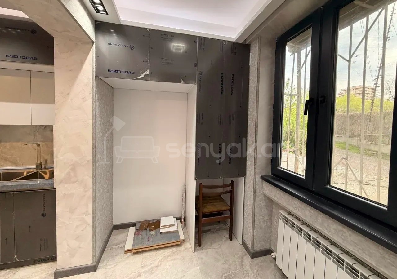 3 Սենյականոց Բնակարան Քարե Շենքում, 74քմ, 1/5 հարկ, Կապիտալ Վերանորոգված