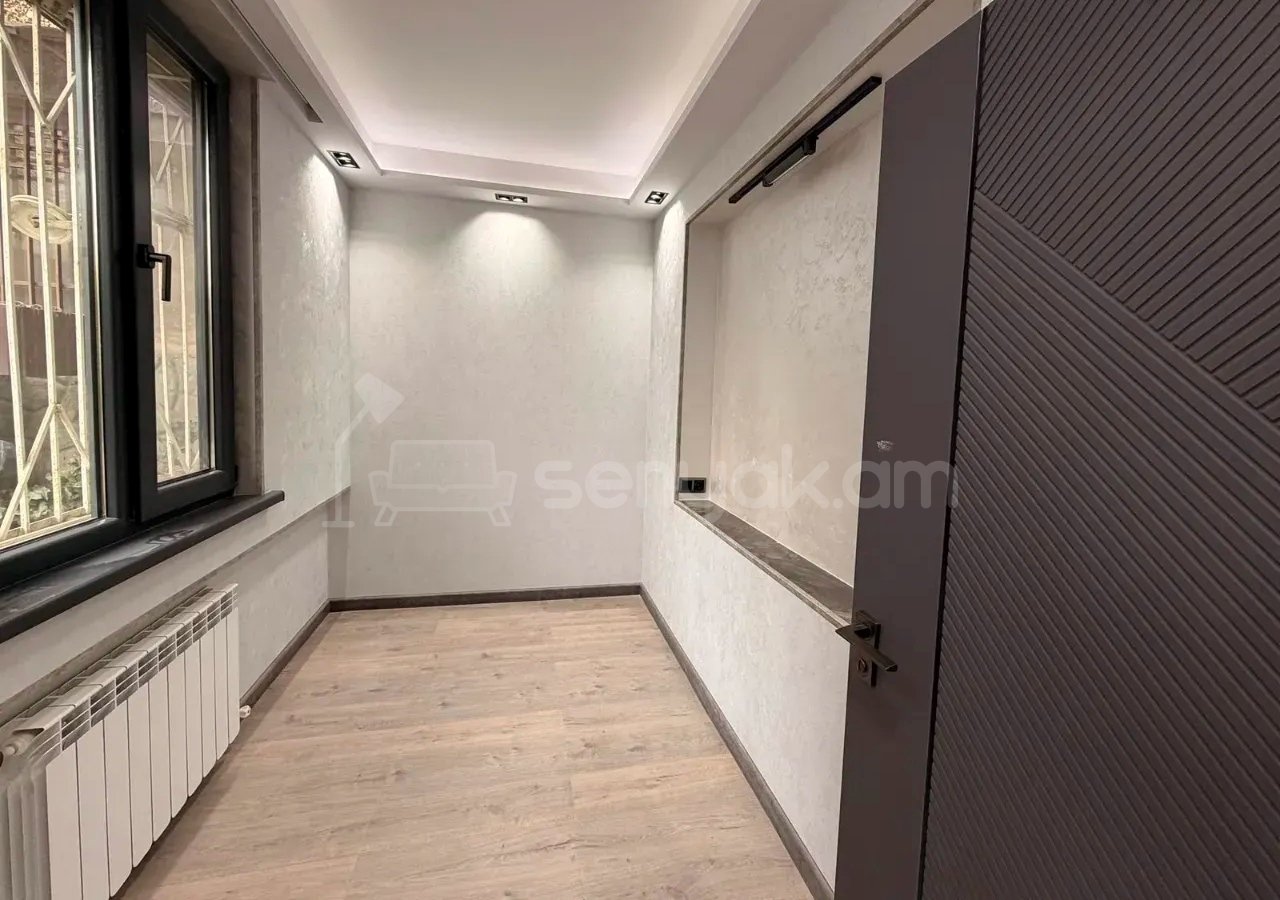 3 Սենյականոց Բնակարան Քարե Շենքում, 74քմ, 1/5 հարկ, Կապիտալ Վերանորոգված