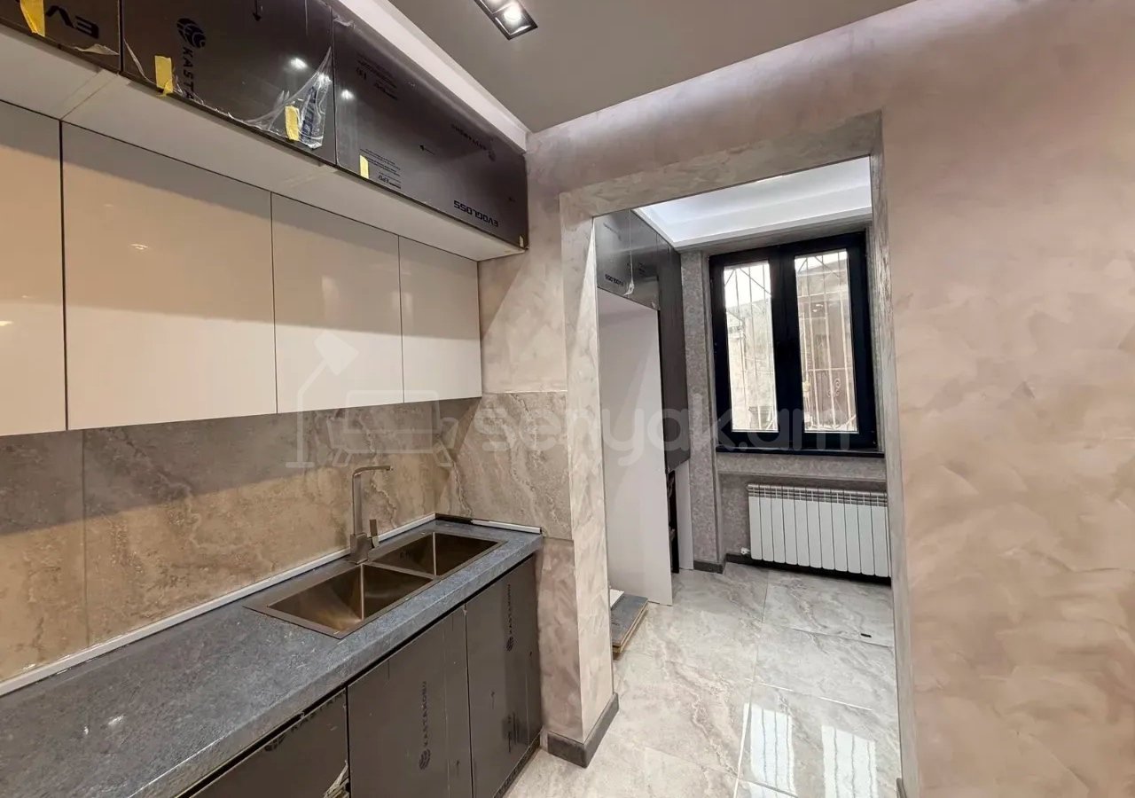 3 Սենյականոց Բնակարան Քարե Շենքում, 74քմ, 1/5 հարկ, Կապիտալ Վերանորոգված