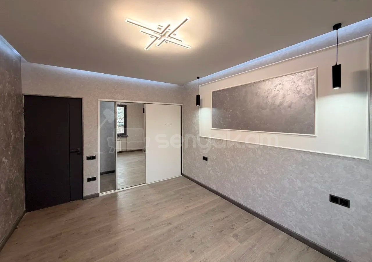 3 Սենյականոց Բնակարան Քարե Շենքում, 74քմ, 1/5 հարկ, Կապիտալ Վերանորոգված