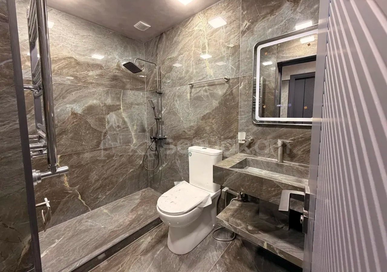 3 Սենյականոց Բնակարան Քարե Շենքում, 74քմ, 1/5 հարկ, Կապիտալ Վերանորոգված