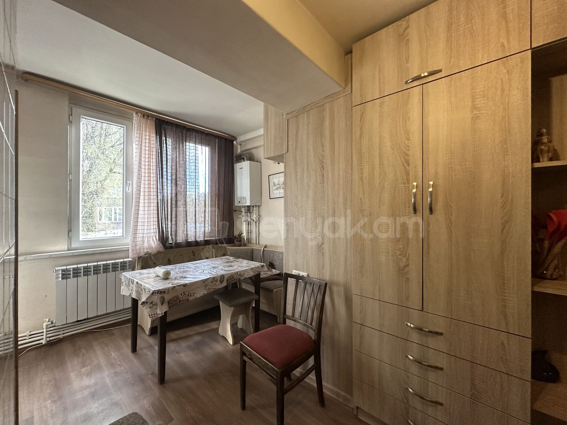 3 Սենյականոց Բնակարան Քարե Շենքում, 75քմ, 2/5 հարկ, Կոսմետիկ Վերանորոգված