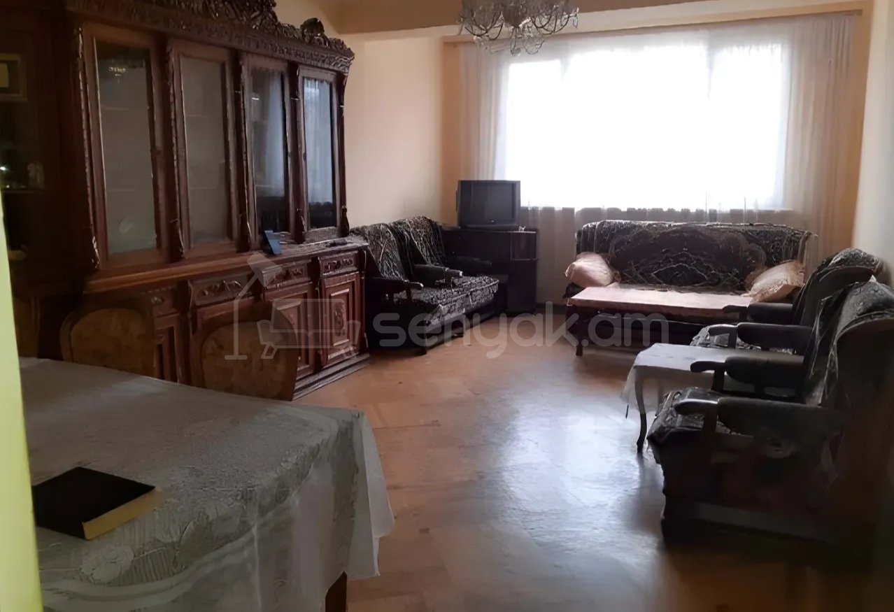 3 Սենյականոց Բնակարան Քարե Շենքում, 85քմ, 4/4 հարկ, Նորմալ Վիճակում, Կահավորված