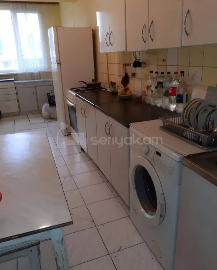 3 Սենյականոց Բնակարան Քարե Շենքում, 85քմ, 4/4 հարկ, Նորմալ Վիճակում, Կահավորված