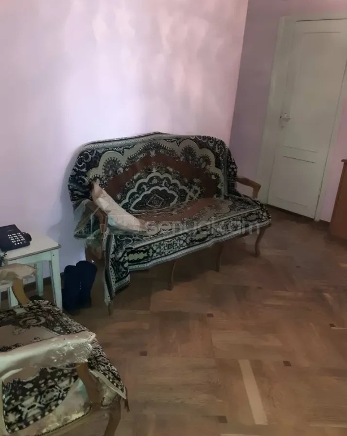 3 Սենյականոց Բնակարան Քարե Շենքում, 85քմ, 4/4 հարկ, Նորմալ Վիճակում, Կահավորված