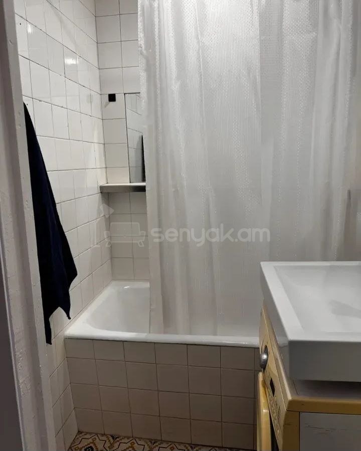 2 Սենյականոց Բնակարան Քարե Շենքում, 58քմ, 3/5 հարկ, Կապիտալ Վերանորոգված, Կահավորված