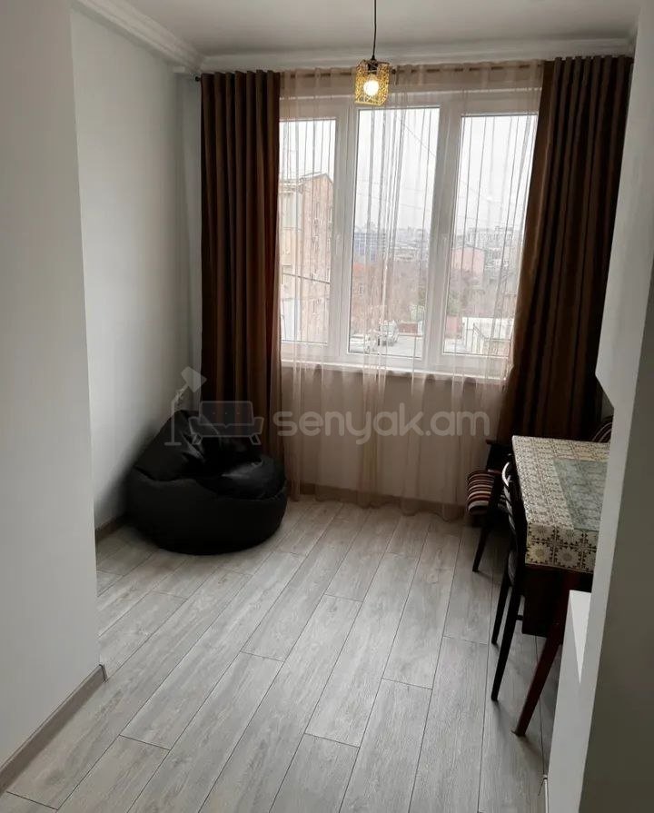 2 Սենյականոց Բնակարան Քարե Շենքում, 58քմ, 3/5 հարկ, Կապիտալ Վերանորոգված, Կահավորված