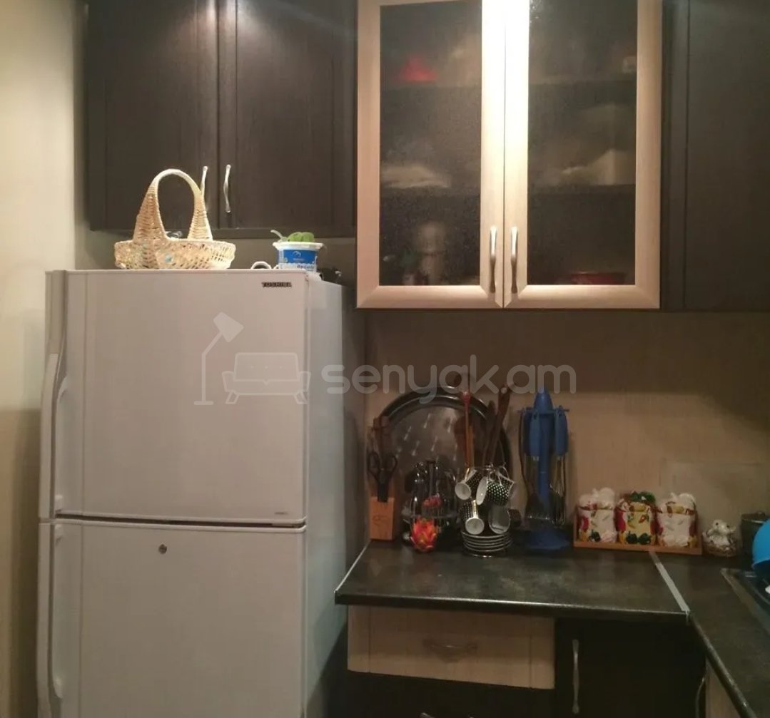 3 Սենյականոց Բնակարան Քարե Շենքում, 62քմ, 4/5 հարկ, Կապիտալ Վերանորոգված