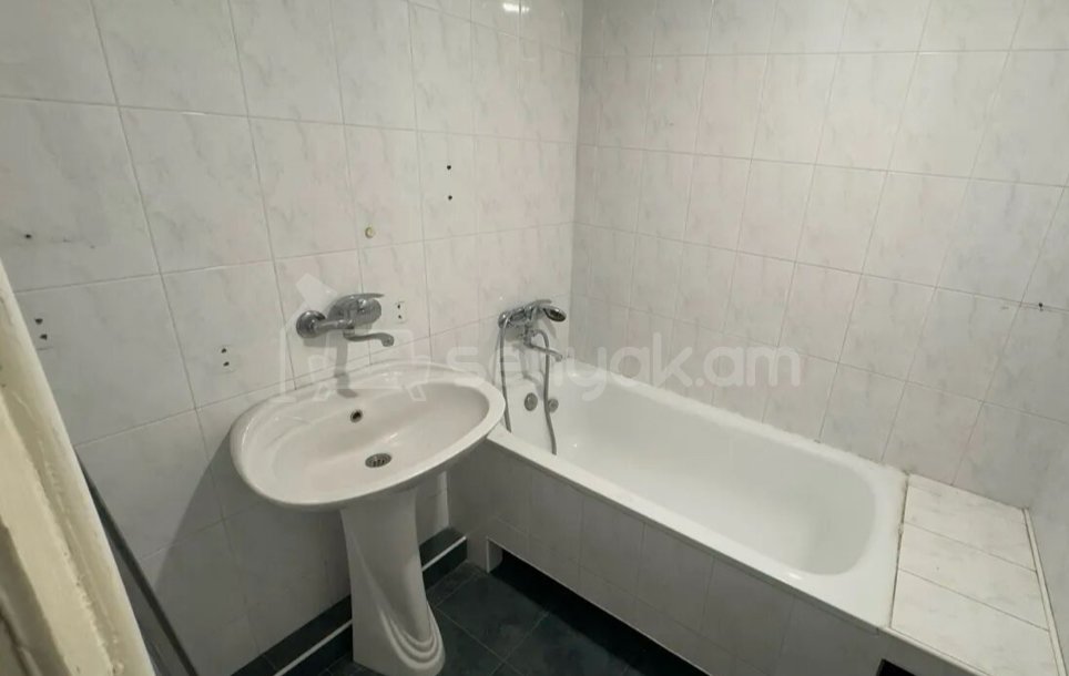 4 Սենյականոց Բնակարան, 84քմ, 9/9 հարկ, Կոսմետիկ Վերանորոգված